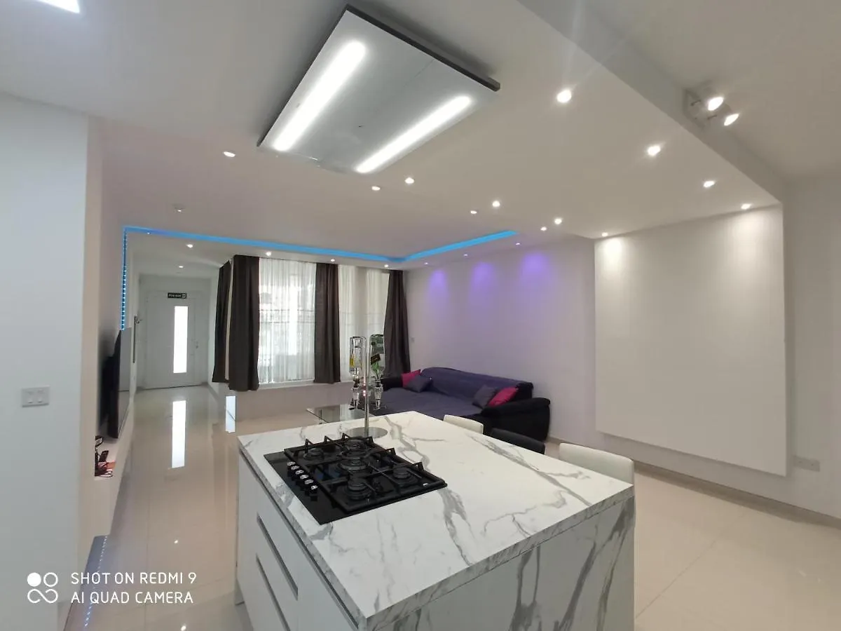 Private Modern Maisonette At Birguma Apartment Naxxar
